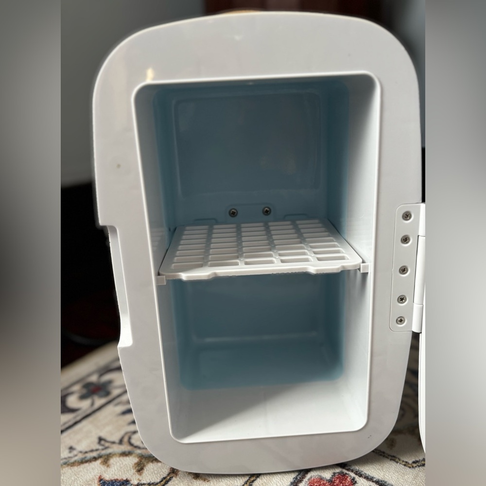Previously loved Ivory Mini fridge - Picture 6 of 6